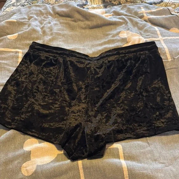 Torrid Black velvet Pajama Shorts Intimates Sleepwear - Picture 4 of 4